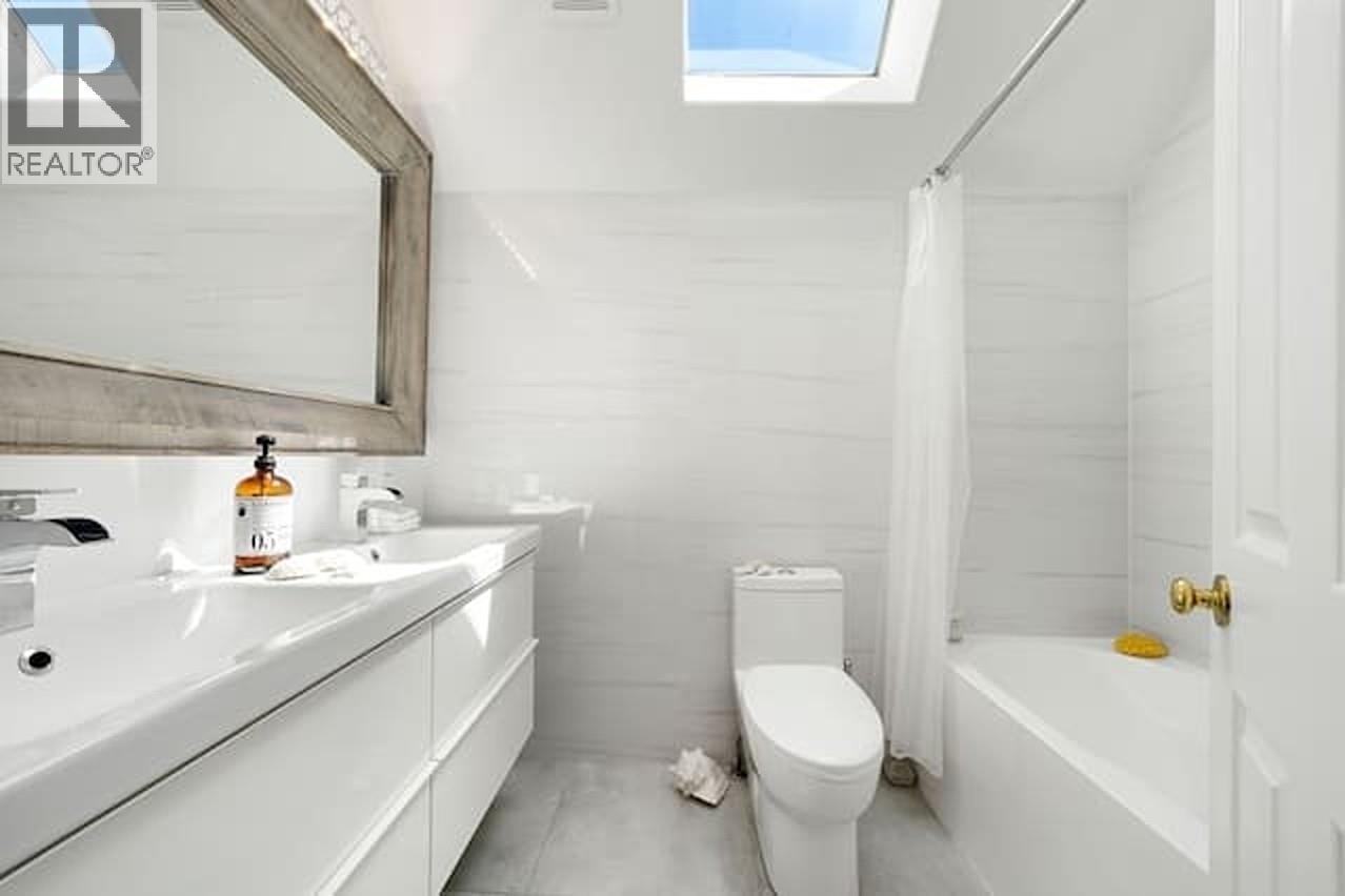 D 136 W 4TH STREET, North Vancouver