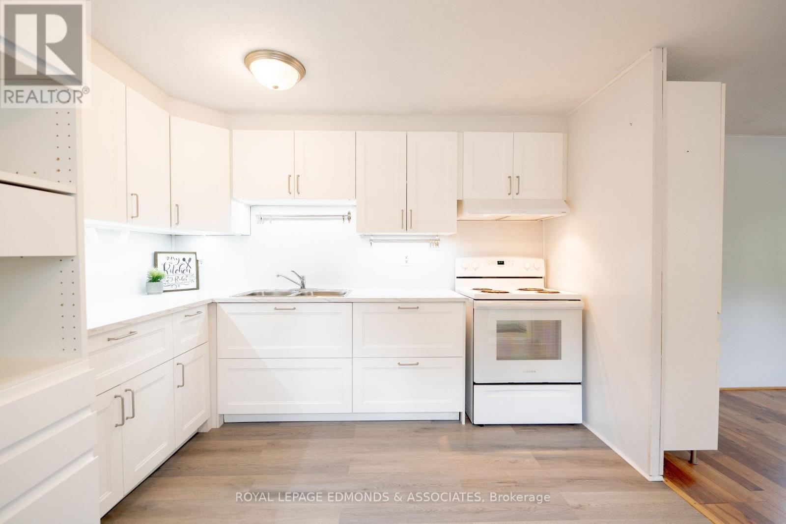 73 PINEHURST ESTATES - 10