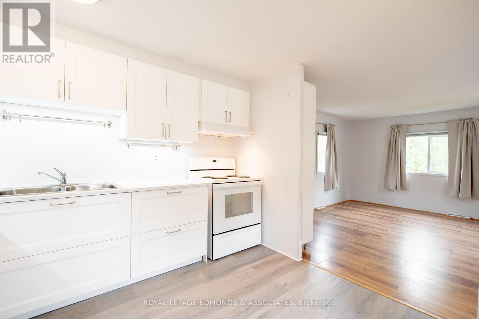 73 PINEHURST ESTATES - 12