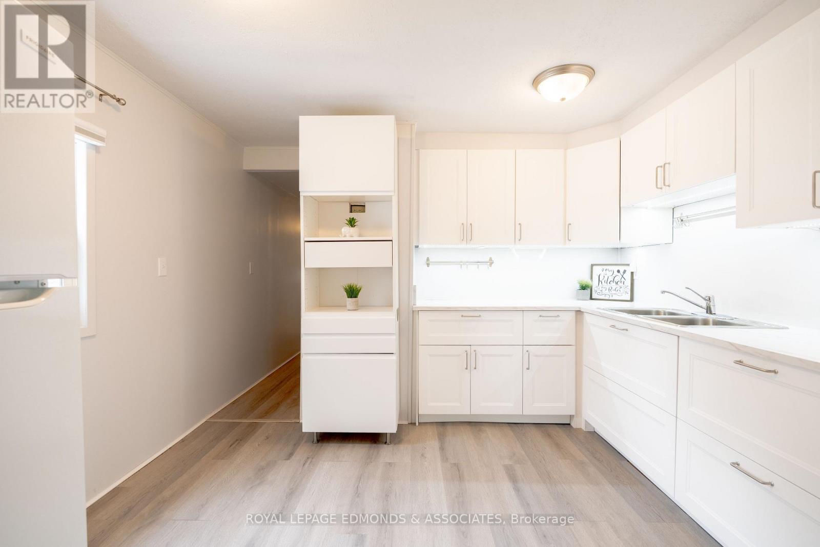 73 PINEHURST ESTATES - 11