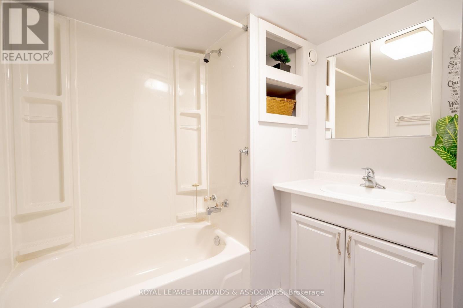 73 PINEHURST ESTATES - 17