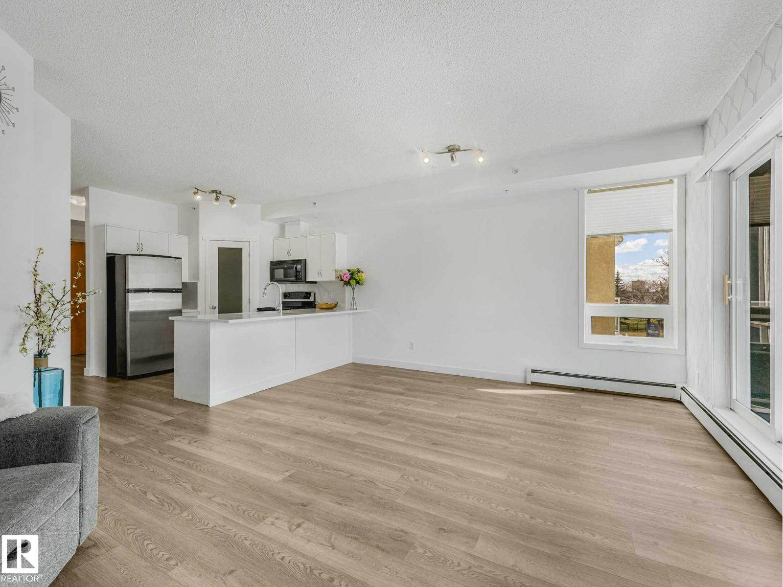 #305 10504 99 AV NW - 33