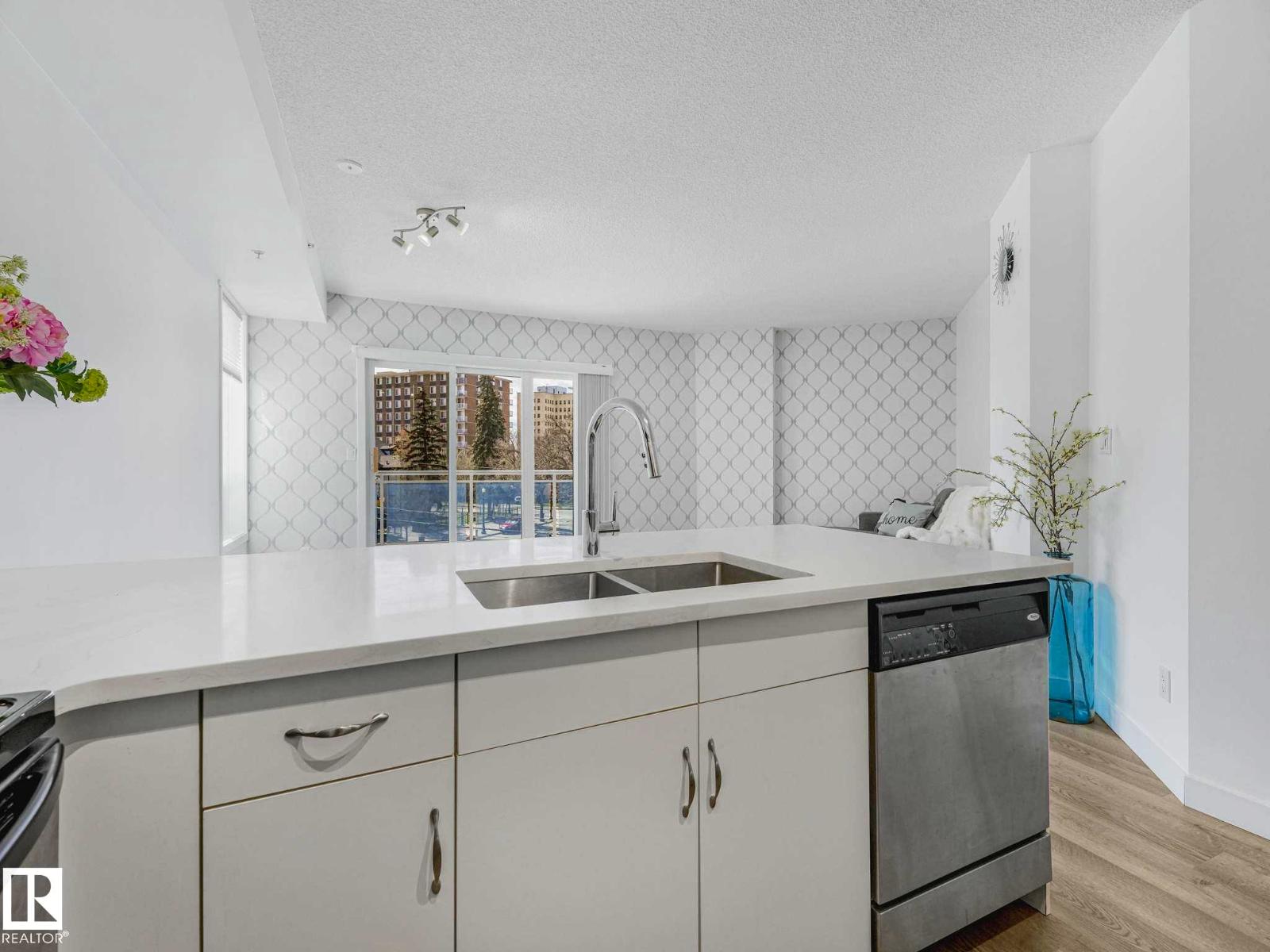 #305 10504 99 AV NW - 41