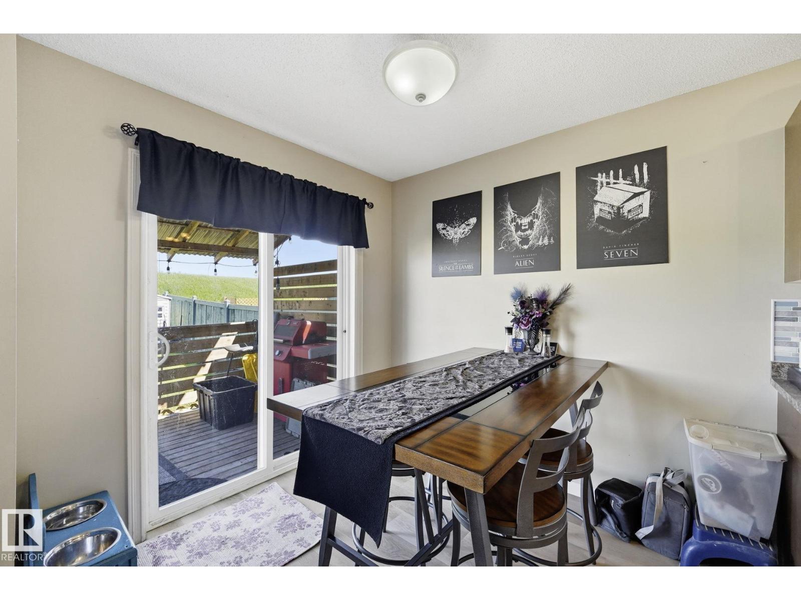 28 WELLINGTON PL — photo 13