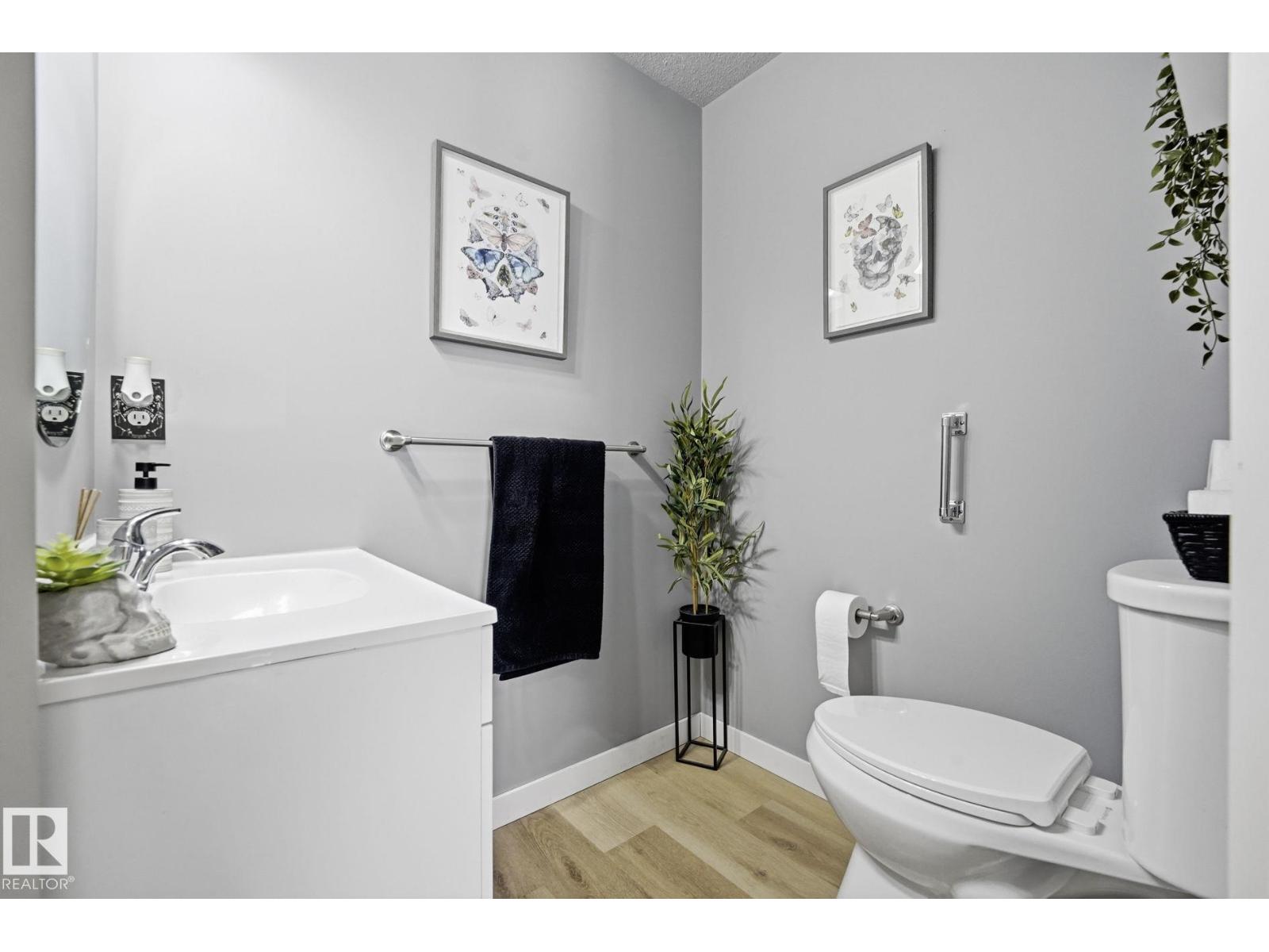 28 WELLINGTON PL — photo 14
