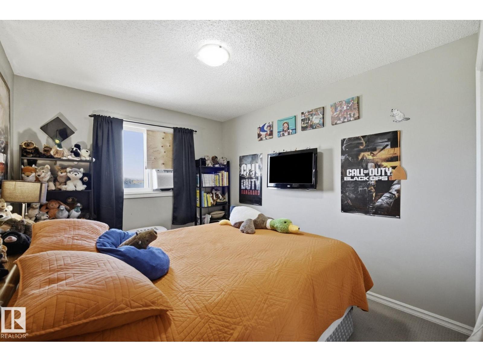 28 WELLINGTON PL — photo 18