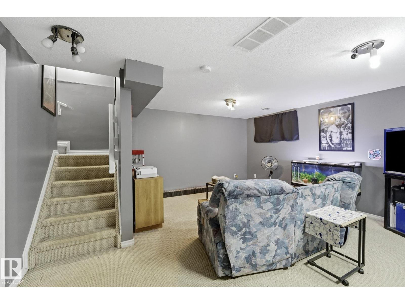 28 WELLINGTON PL — photo 21