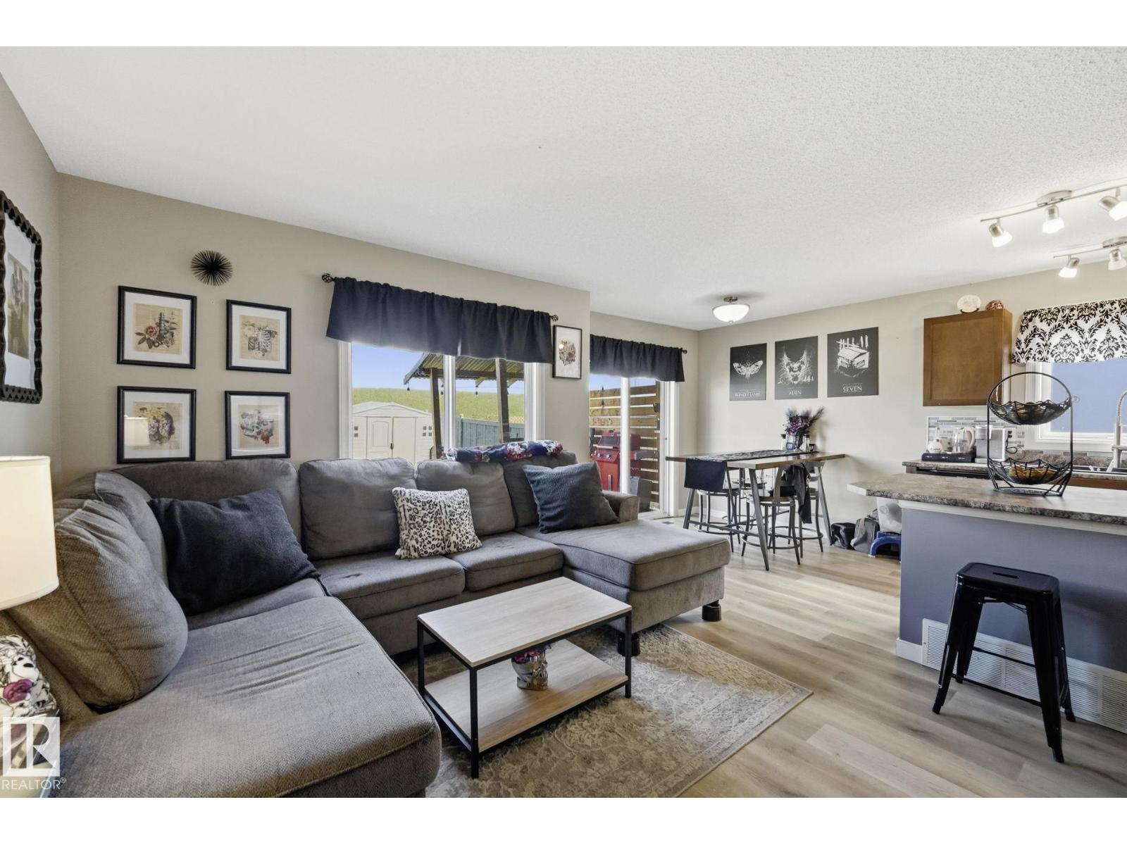 28 WELLINGTON PL — photo 6