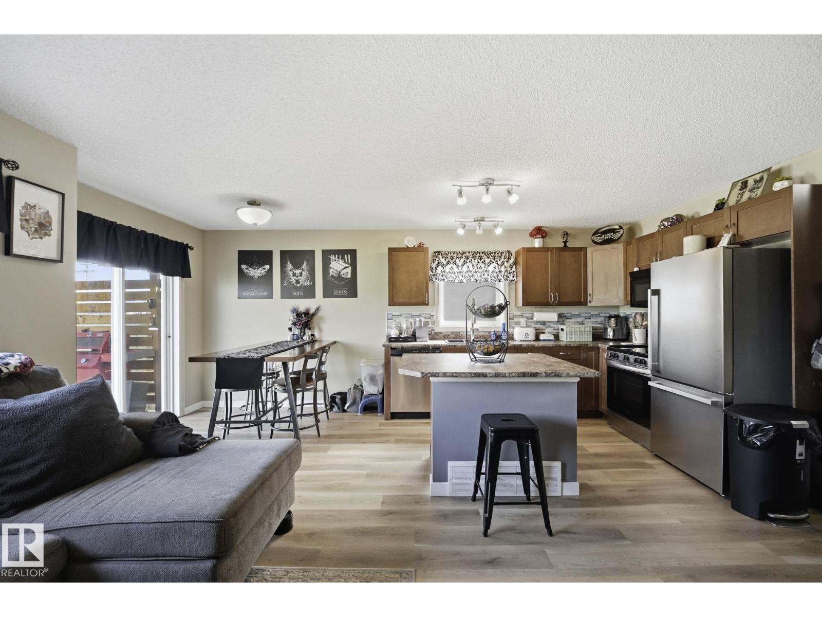 28 WELLINGTON PL — photo 8