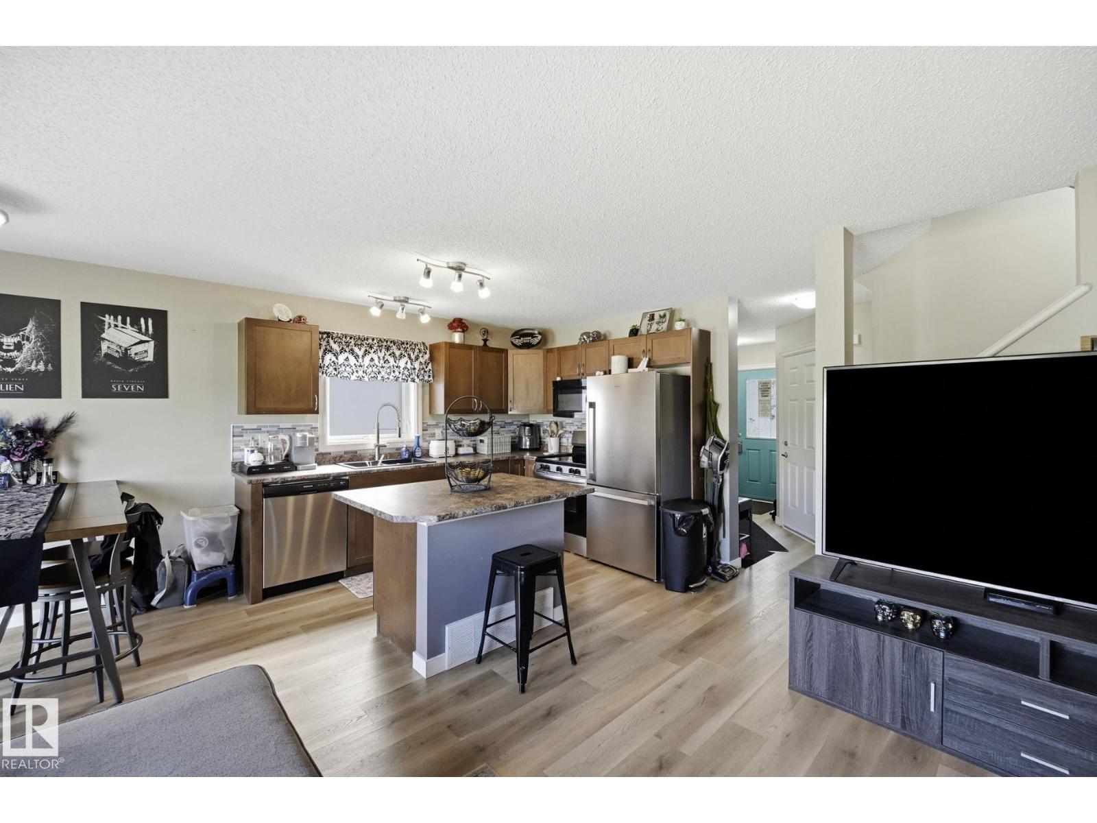 28 WELLINGTON PL — photo 9