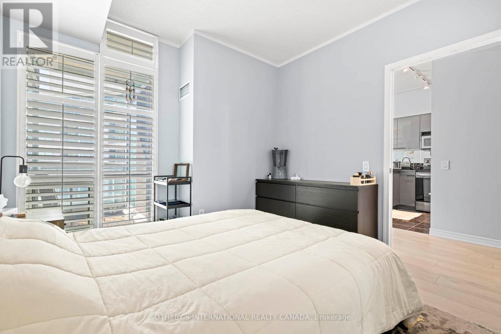 #1013 5 MARINE PARADE DRIVE - 16