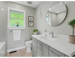15876 Roper Avenue, White Rock, BC V4B2H4 Photo 12