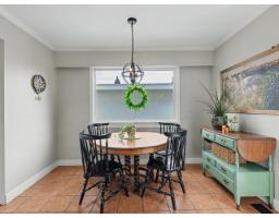 15876 Roper Avenue, White Rock, BC V4B2H4 Photo 8