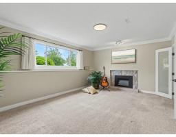 15876 Roper Avenue, White Rock, BC V4B2H4 Photo 14