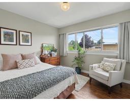 15876 Roper Avenue, White Rock, BC V4B2H4 Photo 13