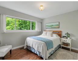 15876 Roper Avenue, White Rock, BC V4B2H4 Photo 10