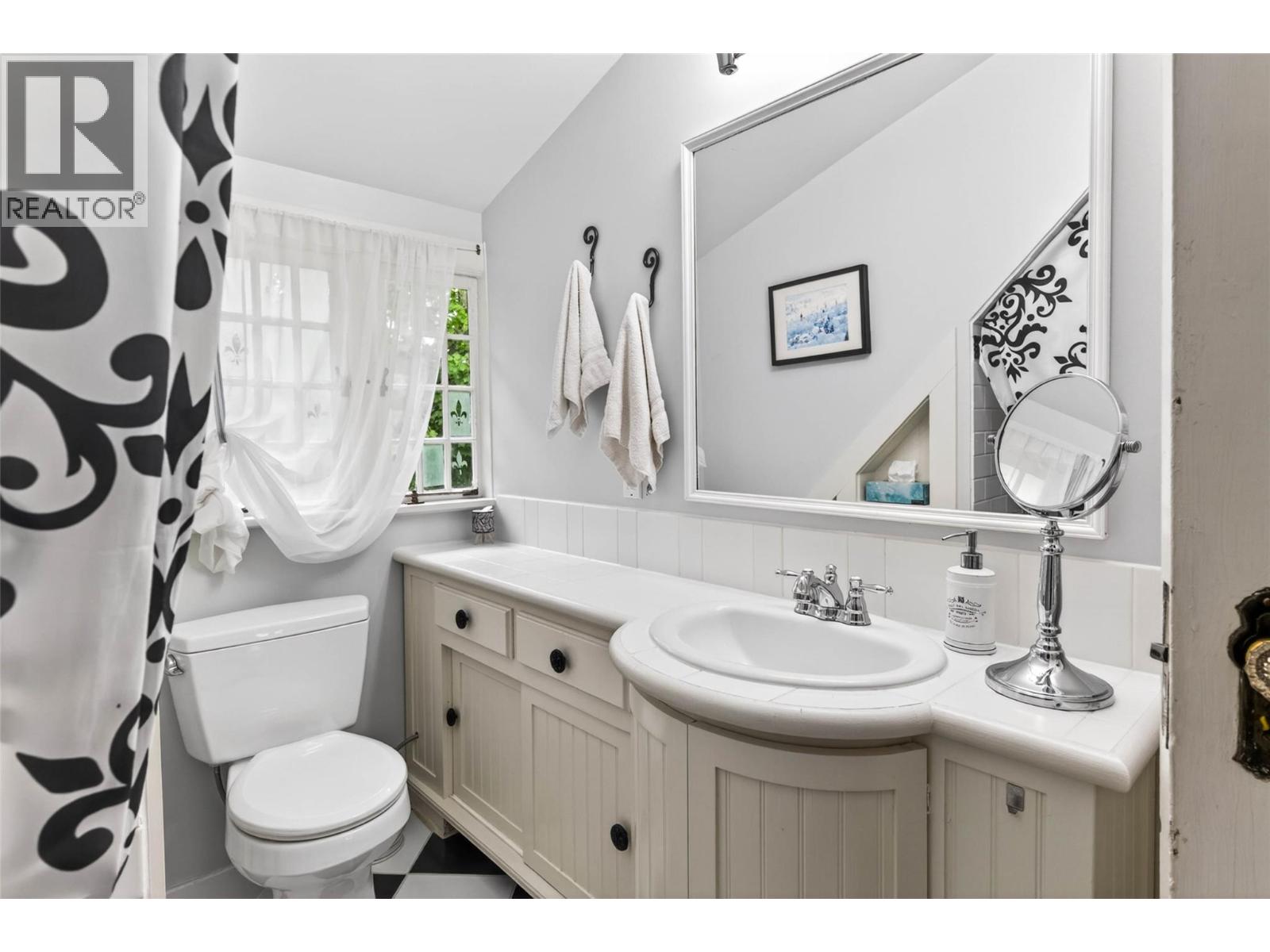 502 Houston Street - 29