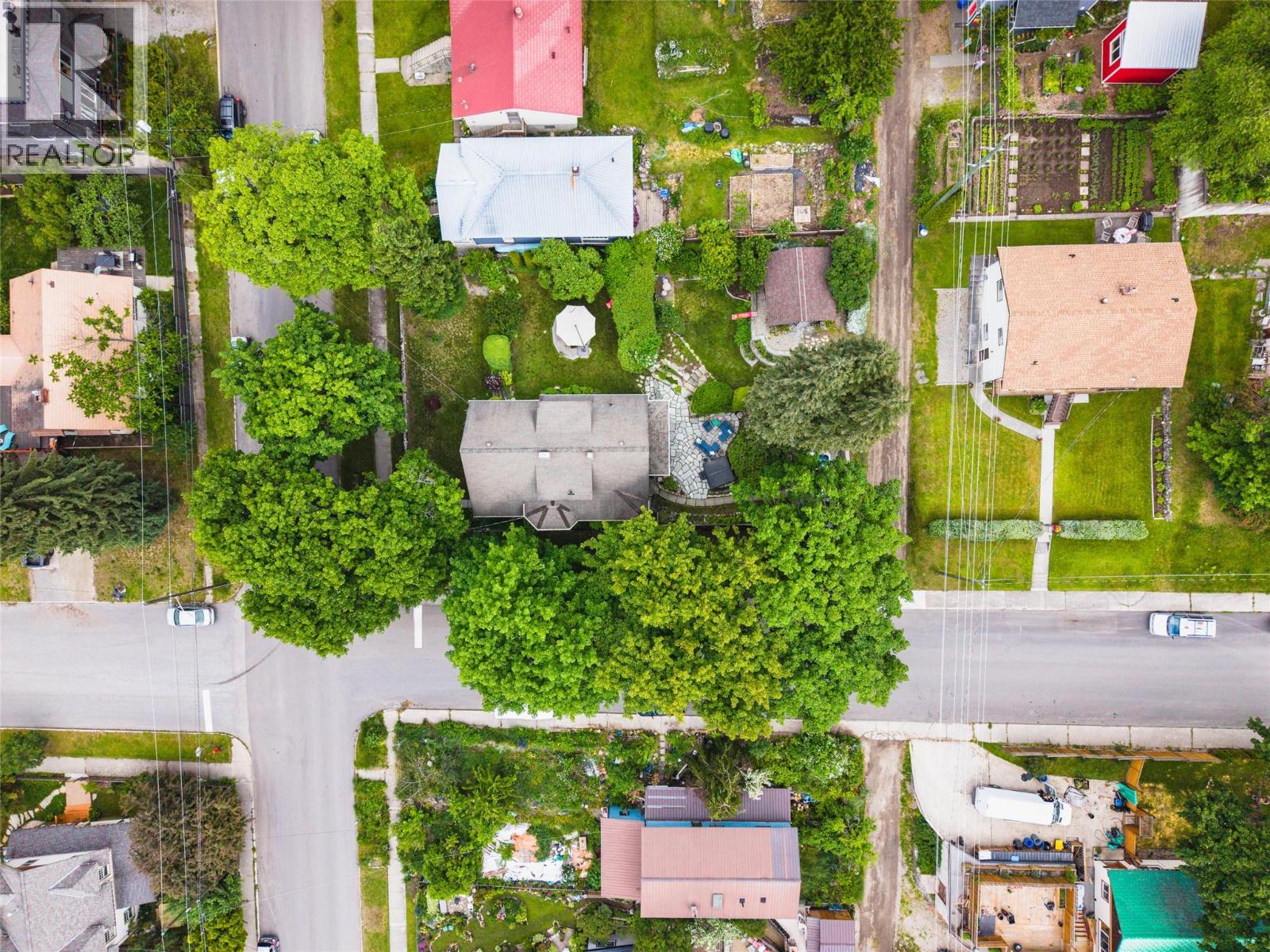 502 Houston Street - 76