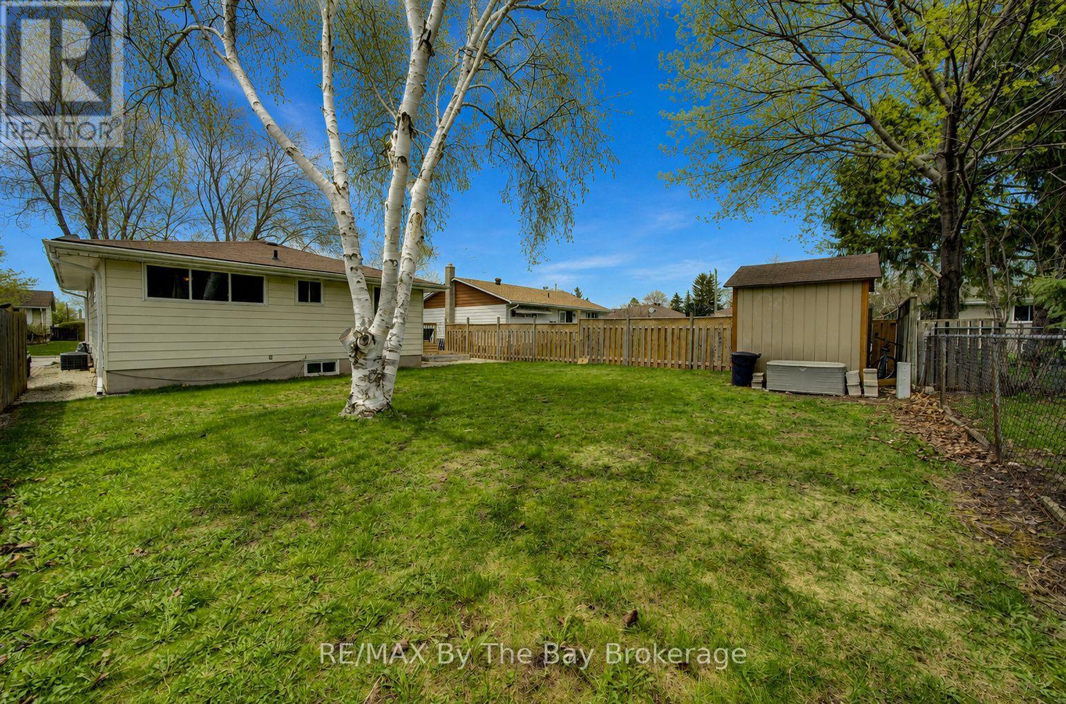 4 WATTS CRESCENT - 43