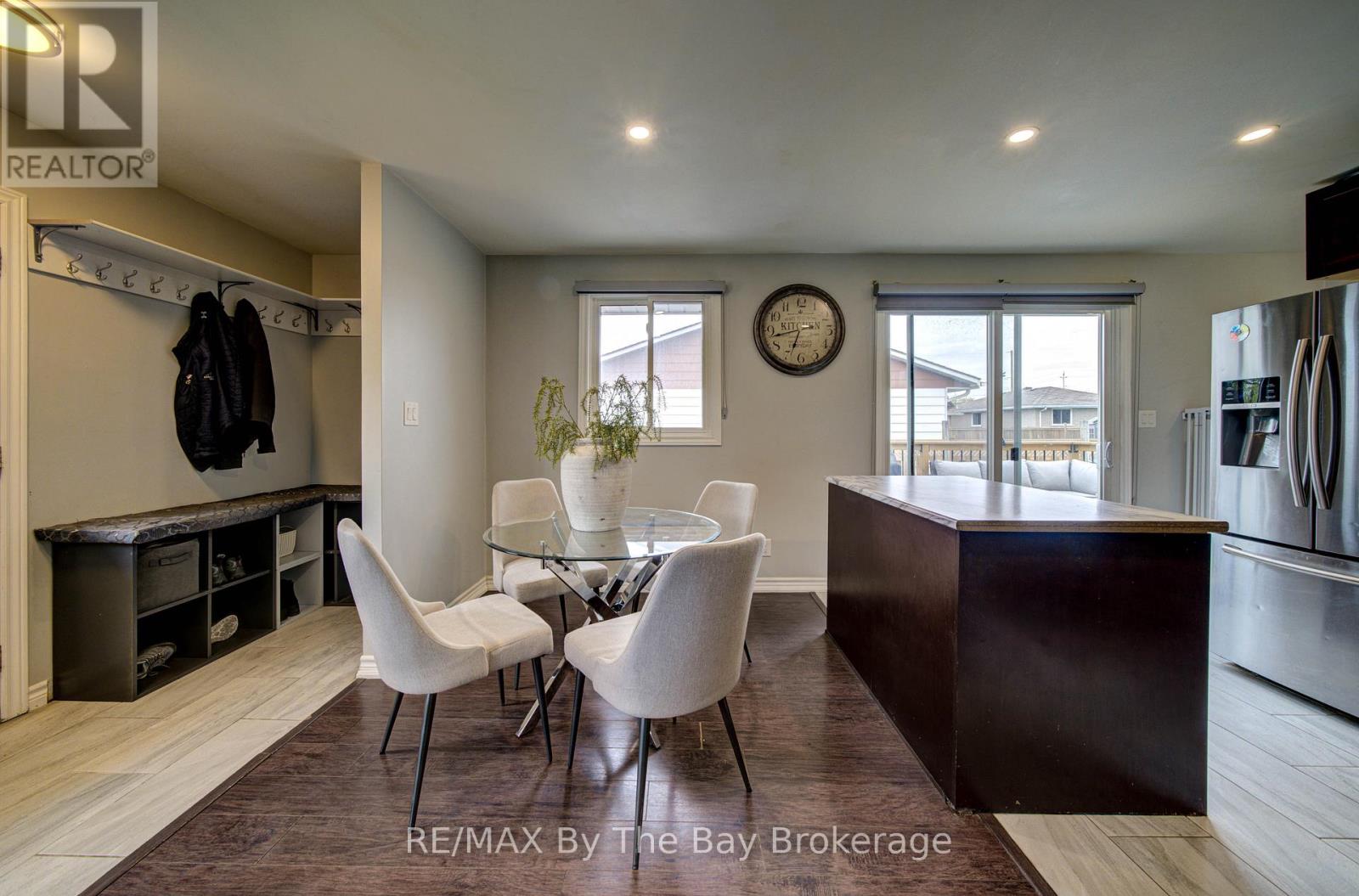 4 WATTS CRESCENT - 7