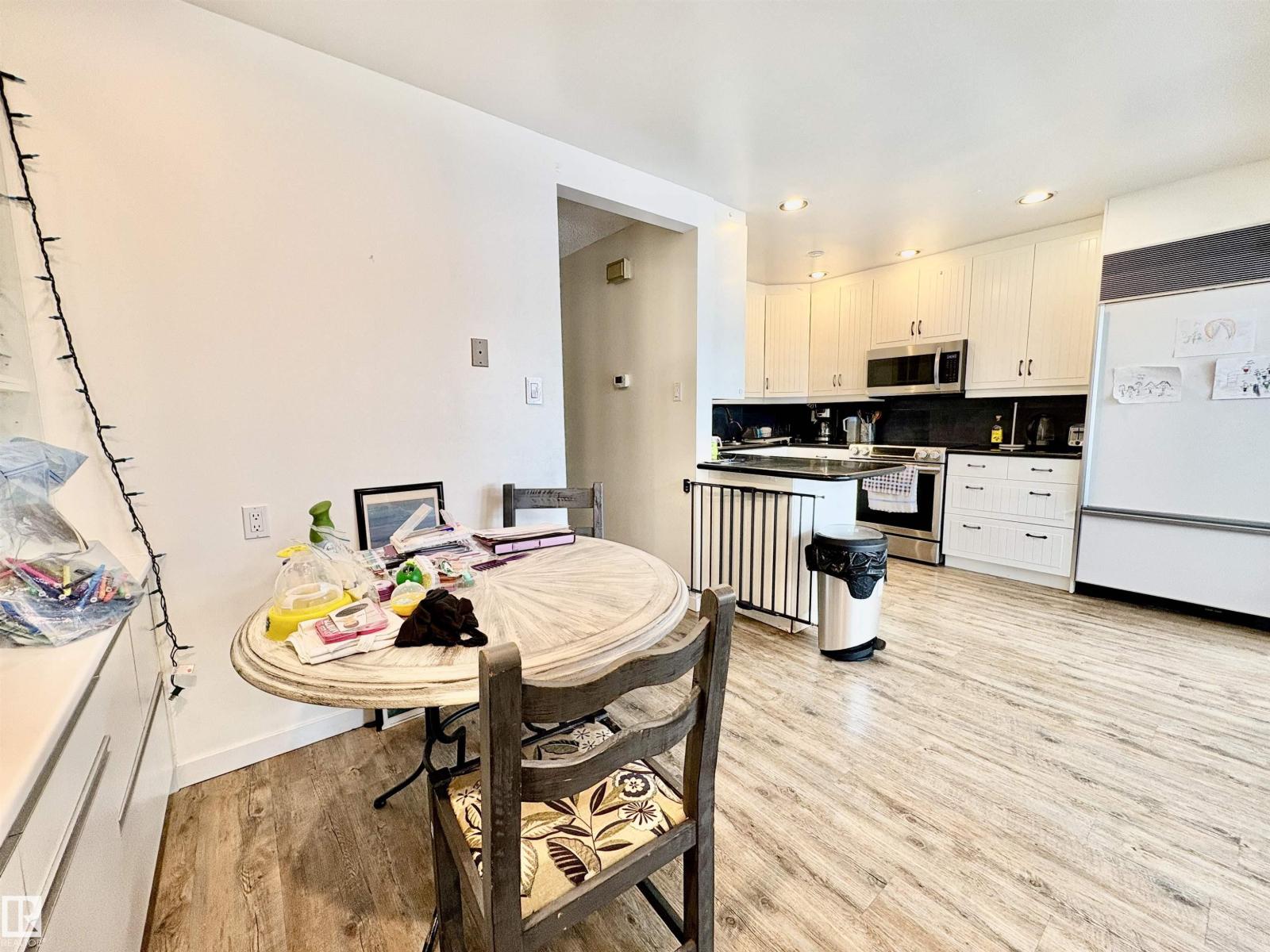 3016 108 ST NW - 15