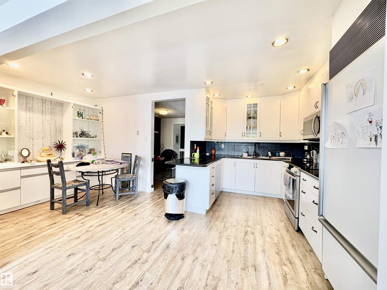 3016 108 ST NW - 18
