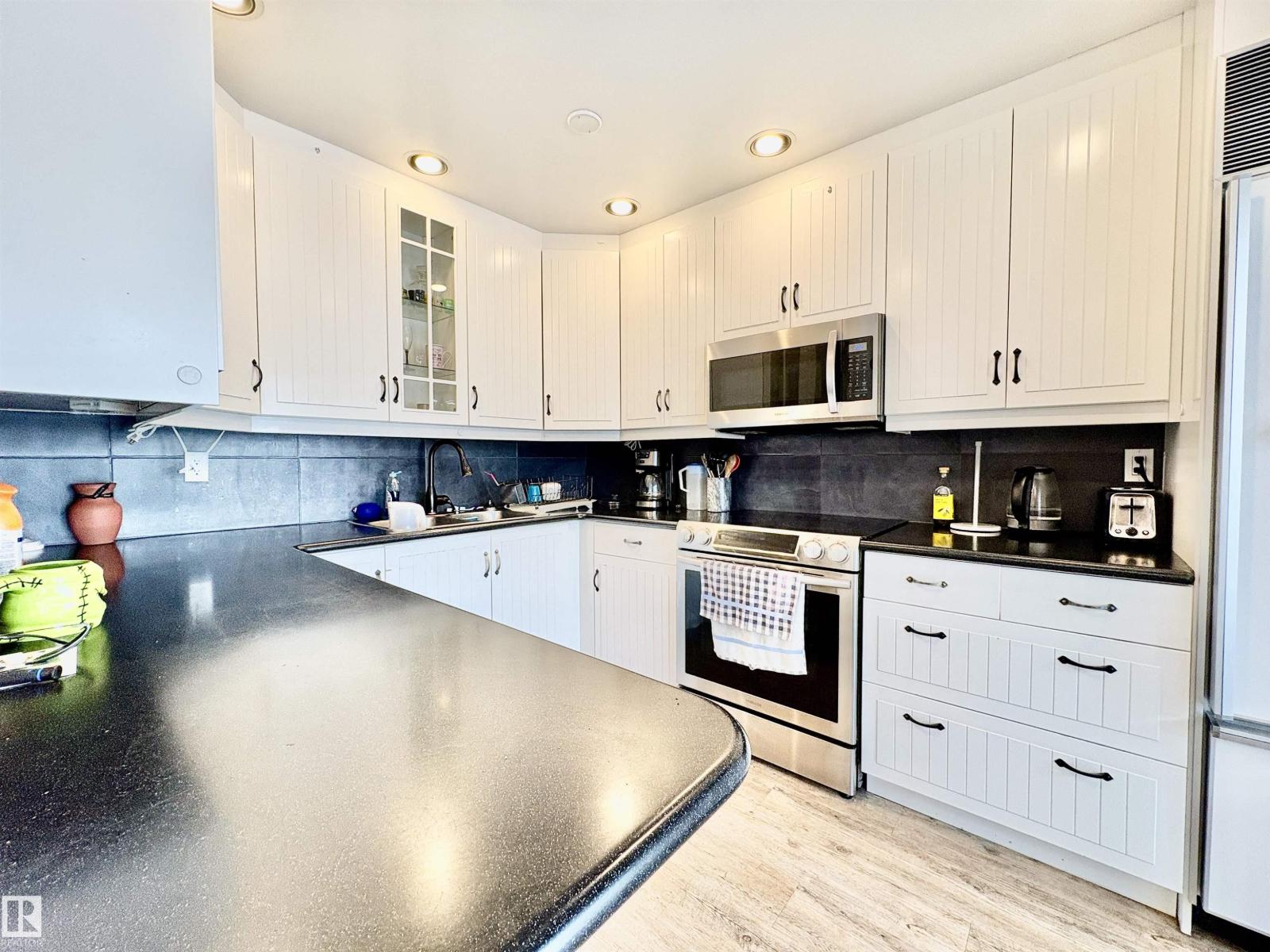 3016 108 ST NW - 19
