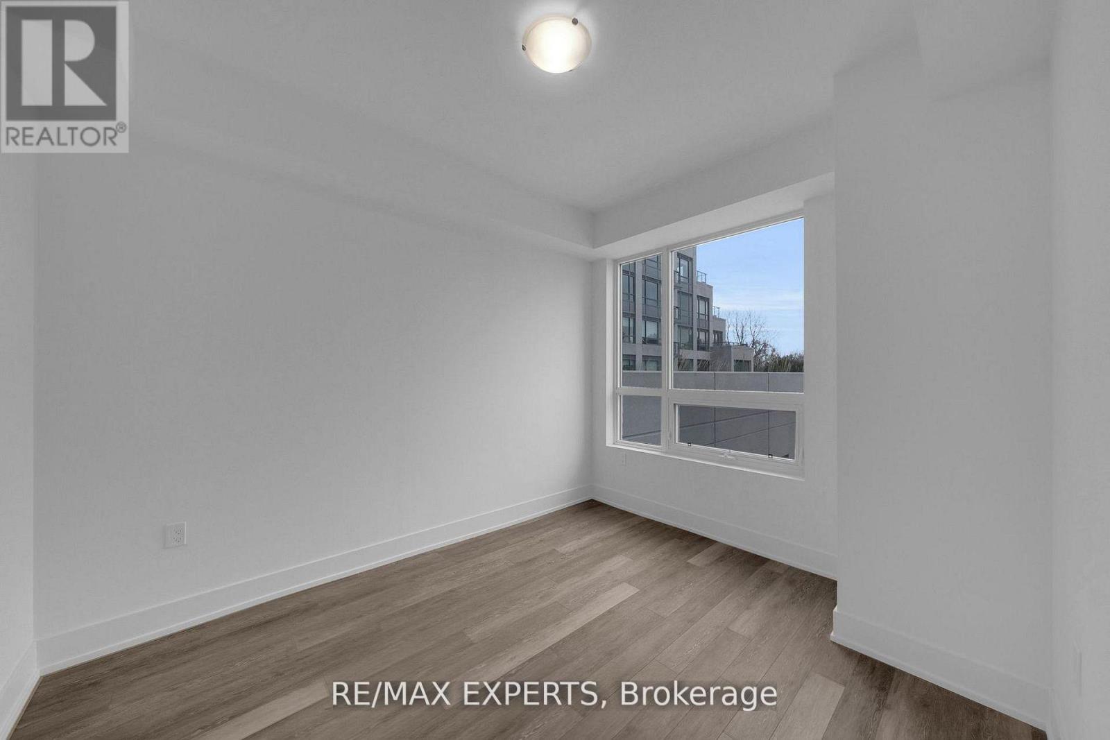 #203 2075 KING ROAD - 13