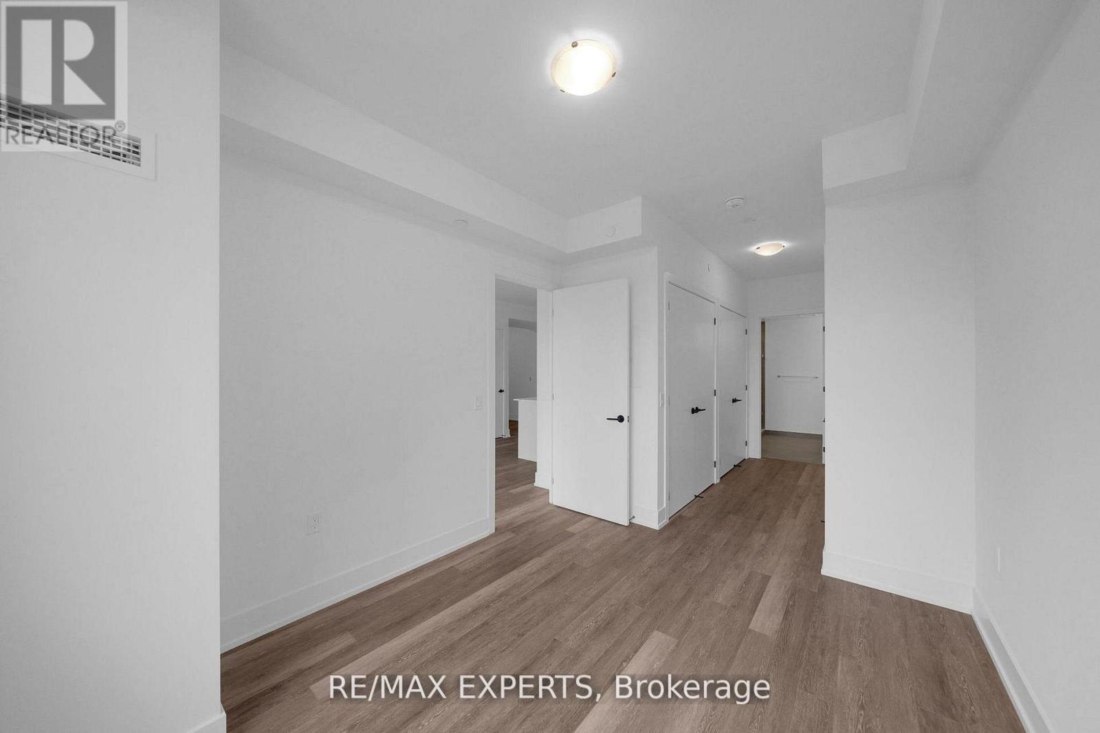 #203 2075 KING ROAD - 14