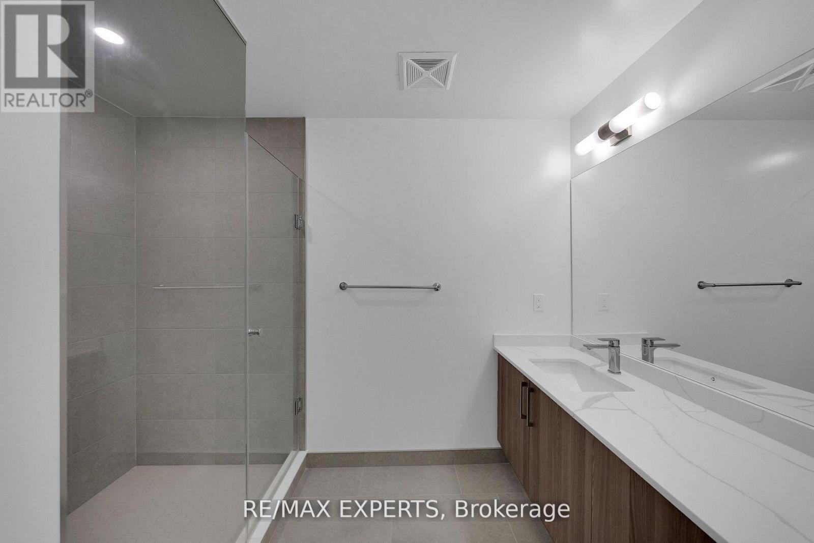 #203 2075 KING ROAD - 18