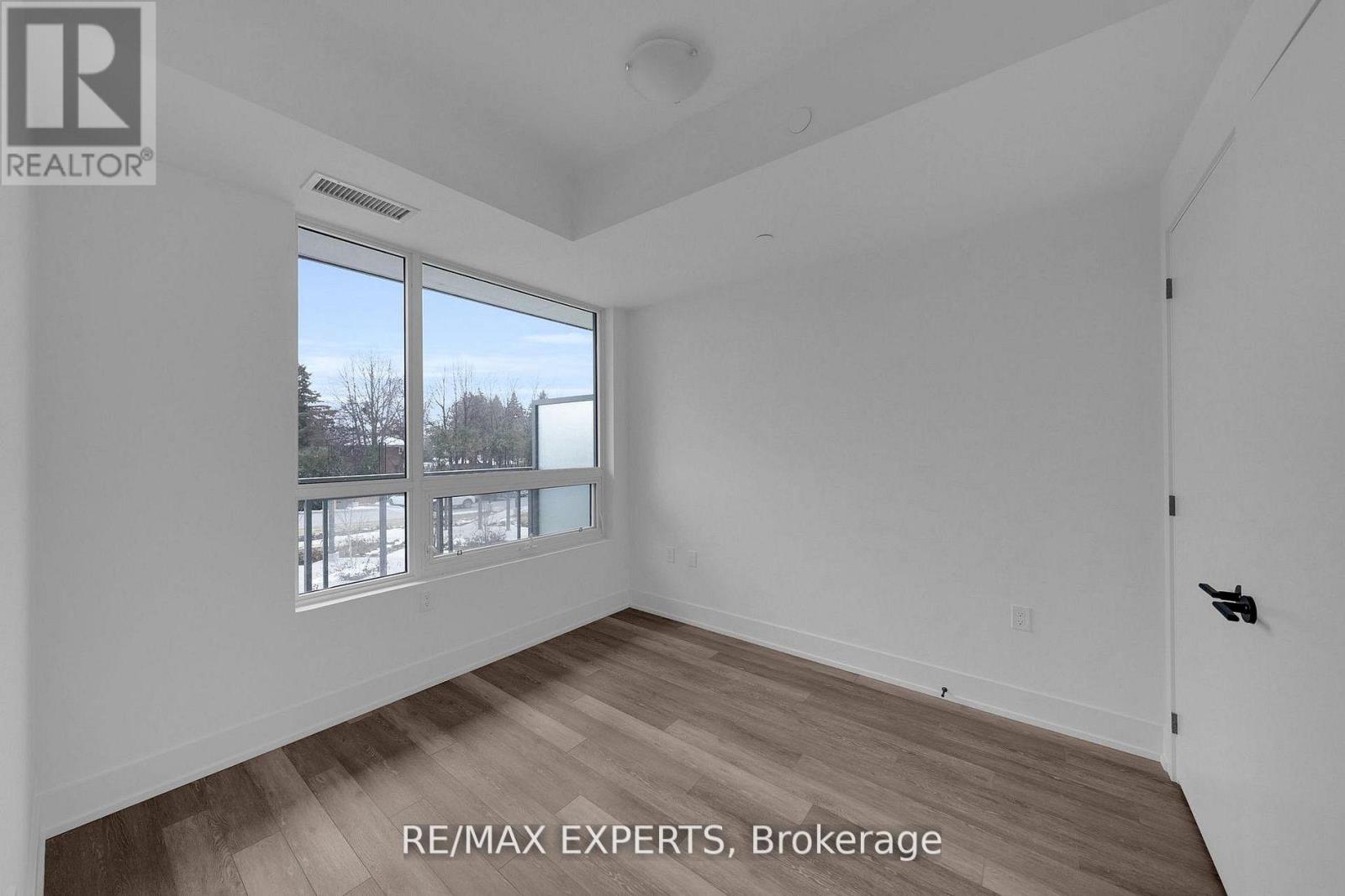 #203 2075 KING ROAD - 22