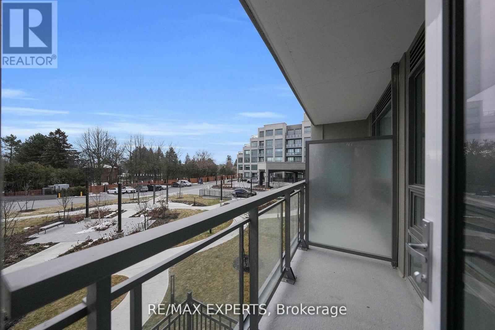 #203 2075 KING ROAD - 26