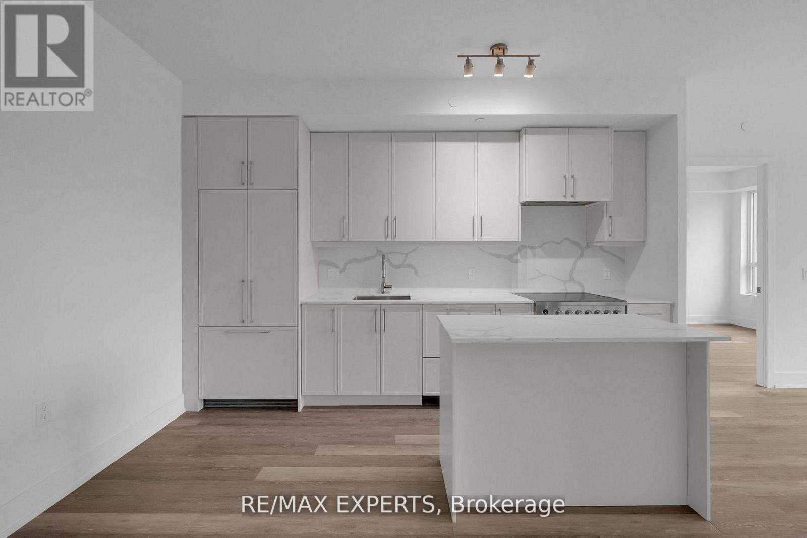 #203 2075 KING ROAD - 4