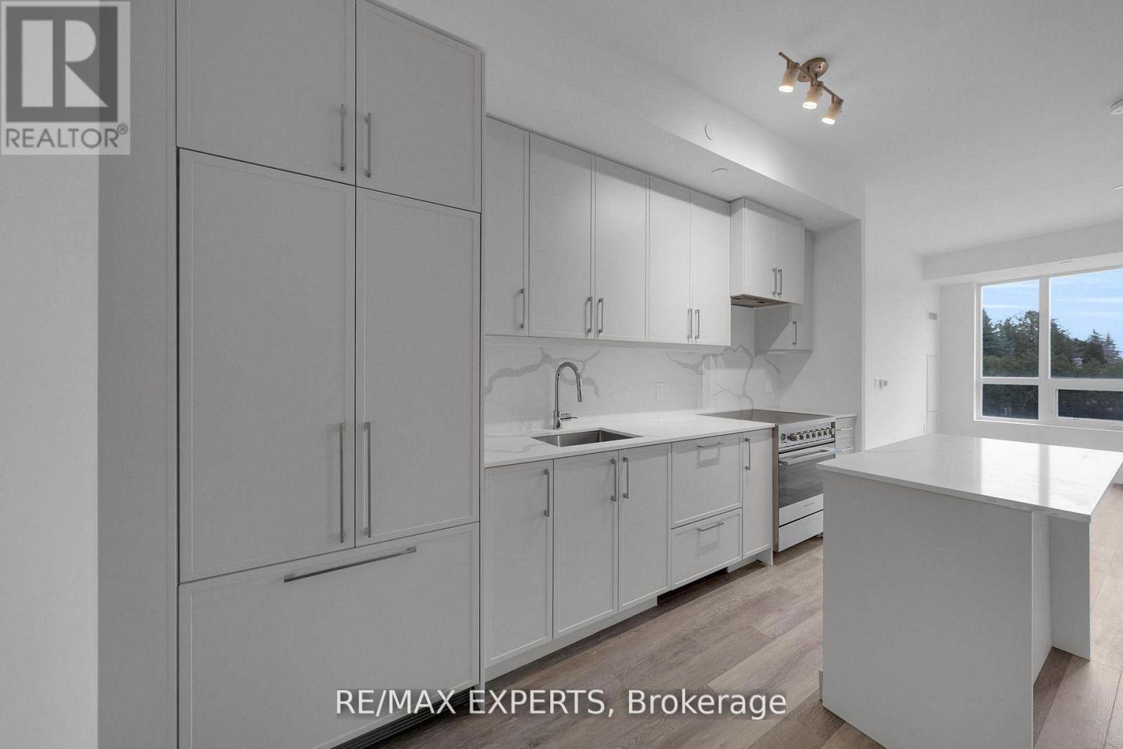 #203 2075 KING ROAD - 5