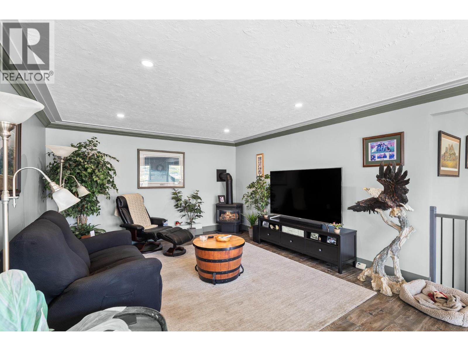 6902 Old Kamloops Road - 40