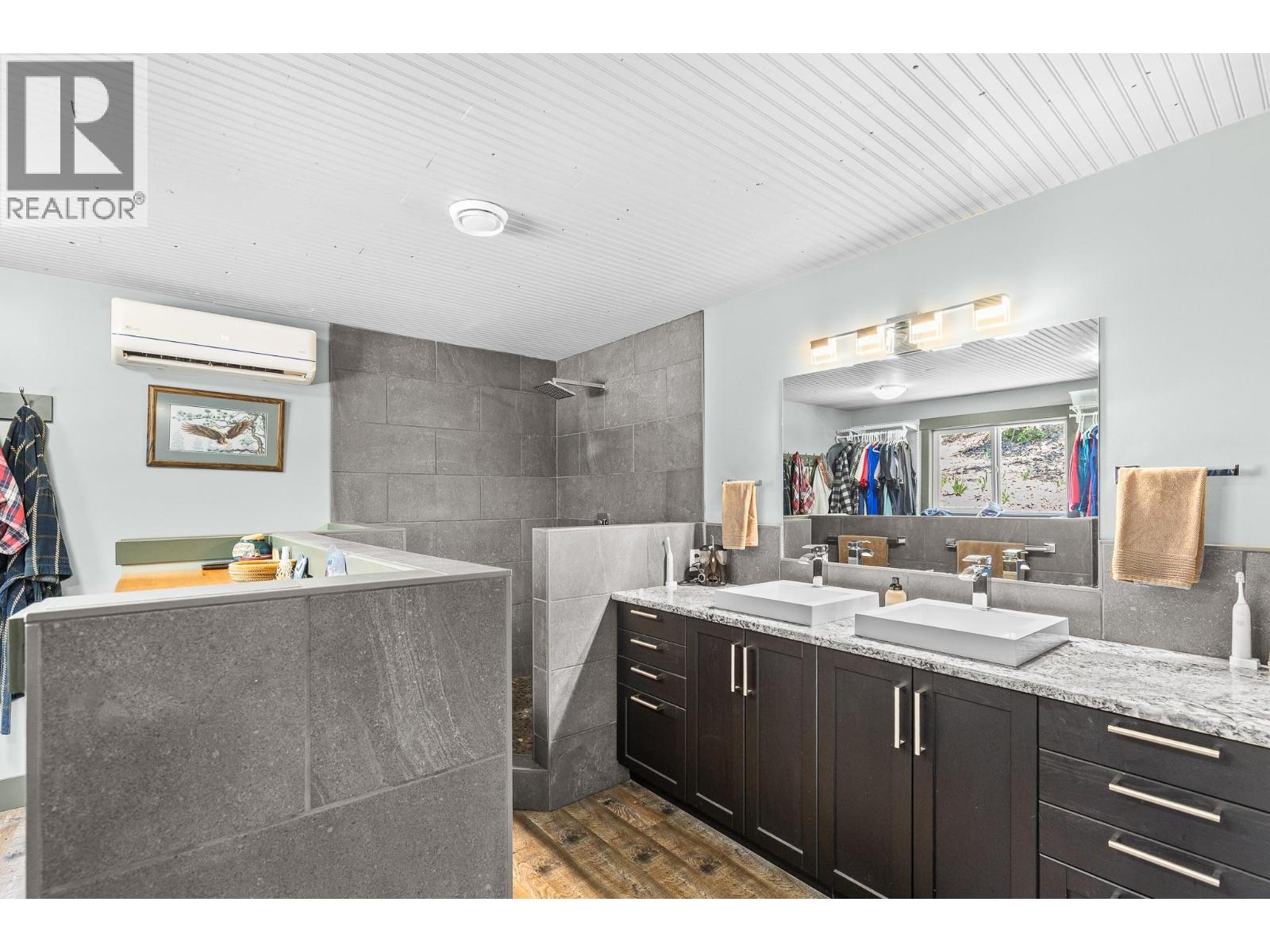 6902 Old Kamloops Road - 33