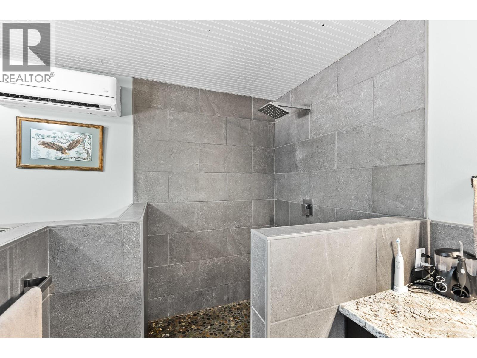 6902 Old Kamloops Road - 35