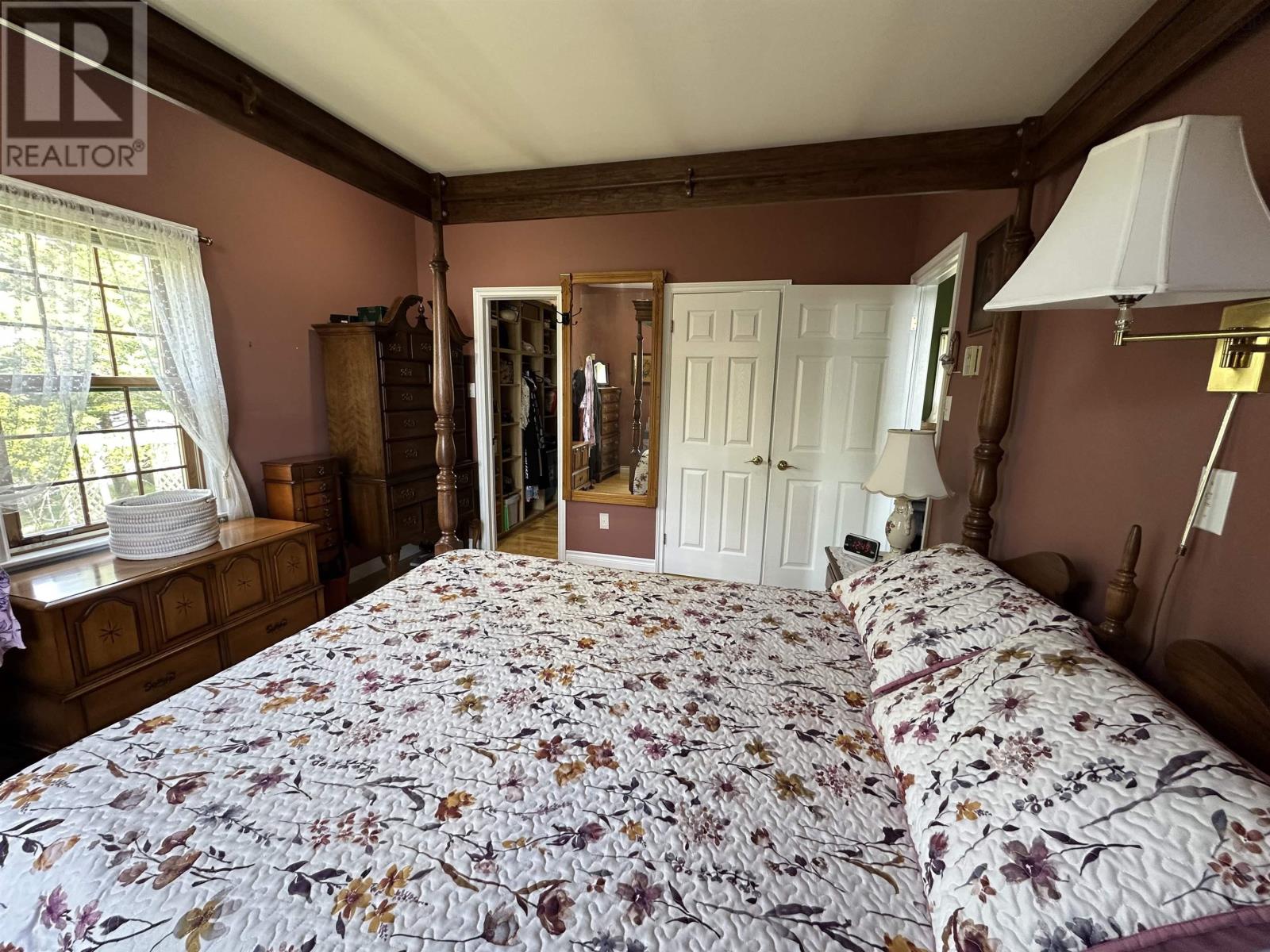 Property 21 of 48 of 11 Cap La Ronde