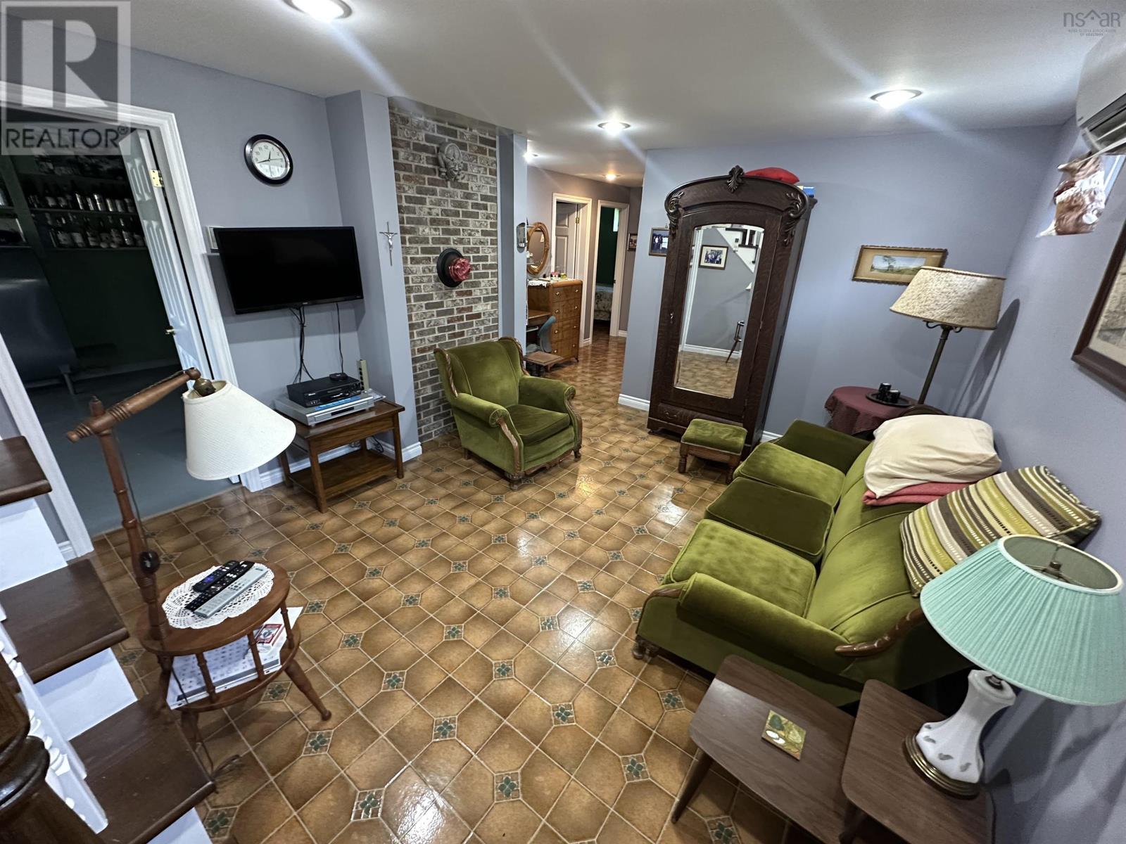 Property 25 of 48 of 11 Cap La Ronde