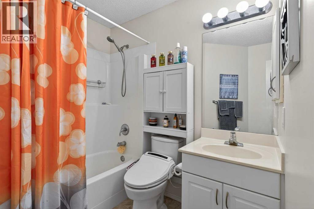 92 Hamptons Link NW - 32
