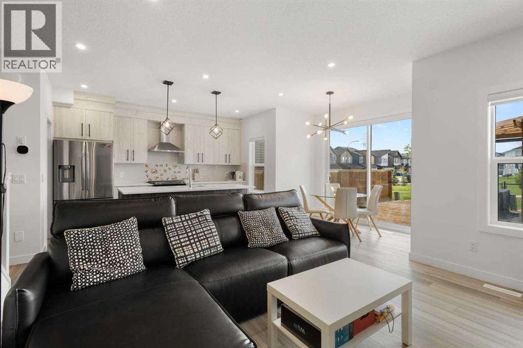 293 Carringsby Way NW - photo 4