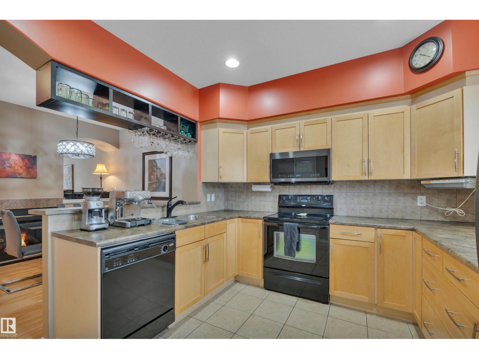9555 73 AV NW - 13