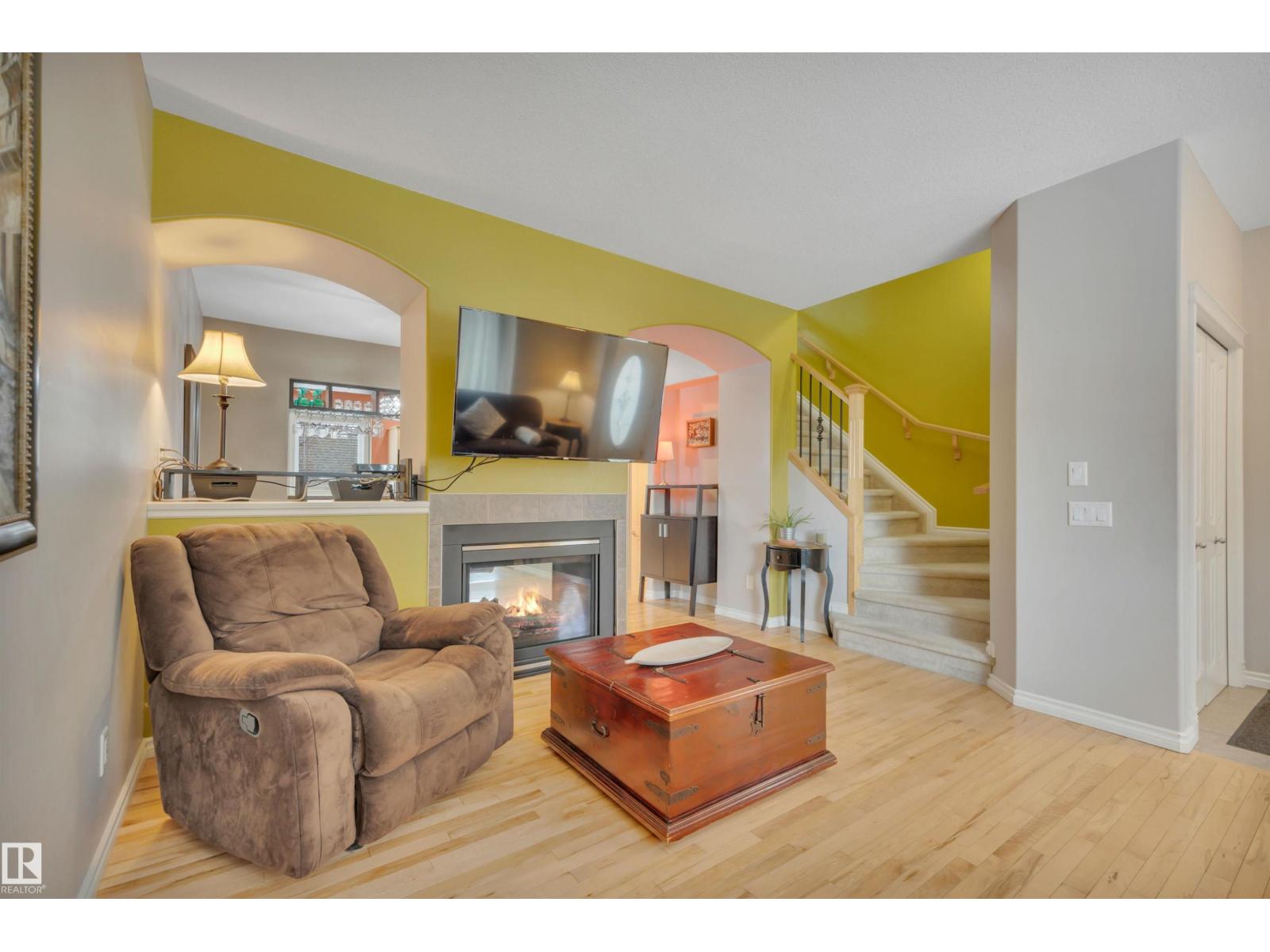 9555 73 AV NW - 6