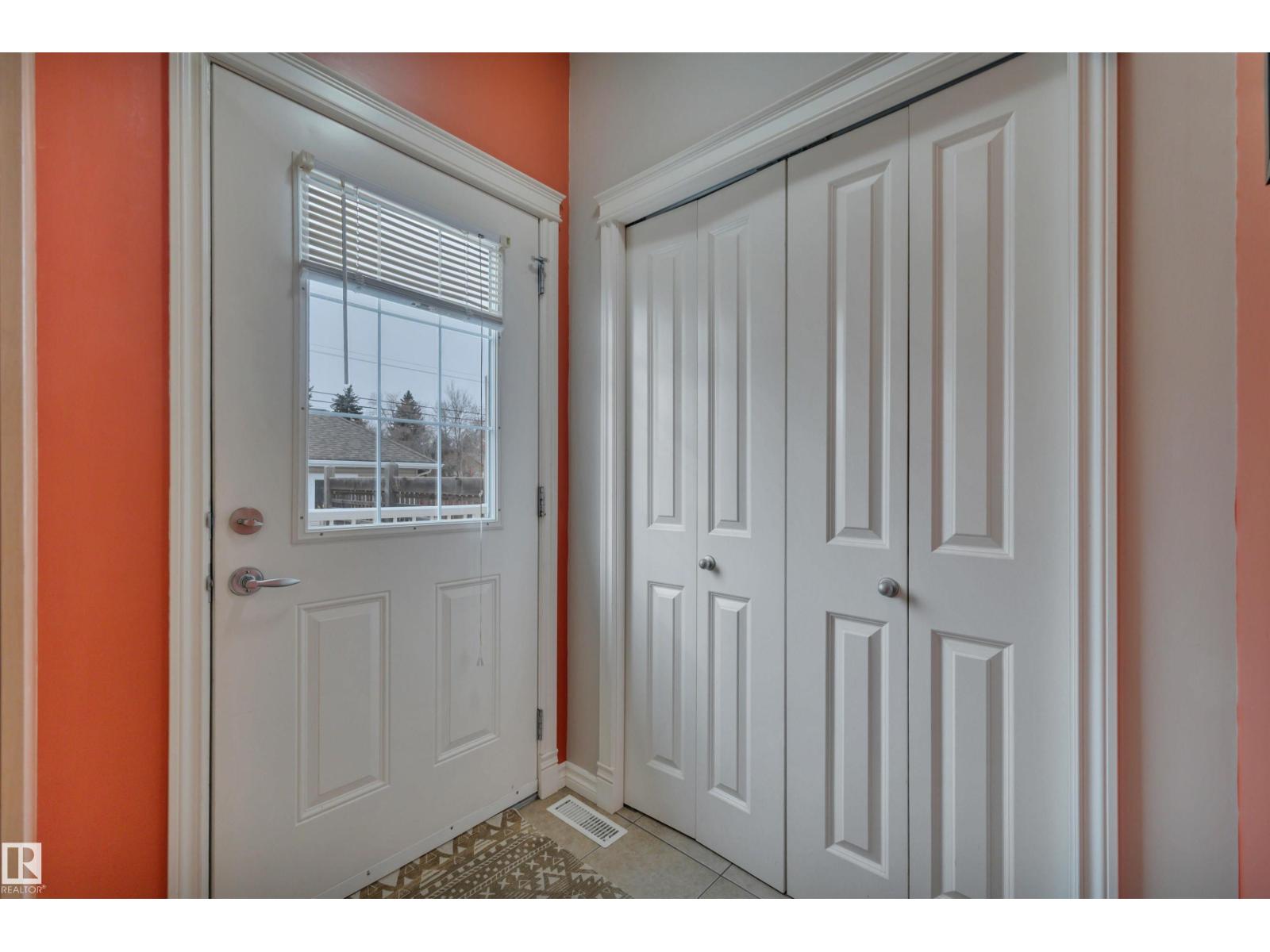 9555 73 AV NW - 16