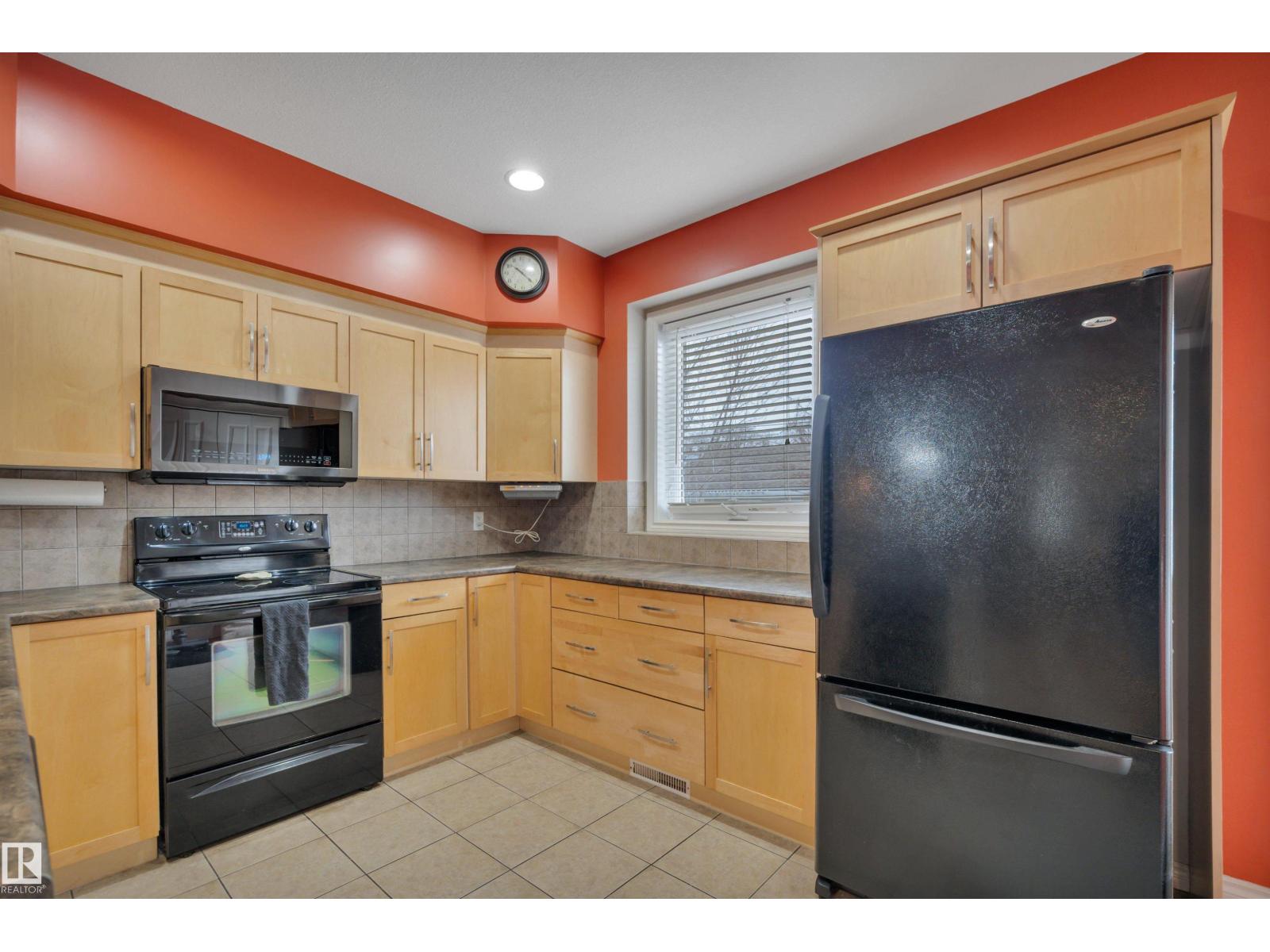 9555 73 AV NW - 12