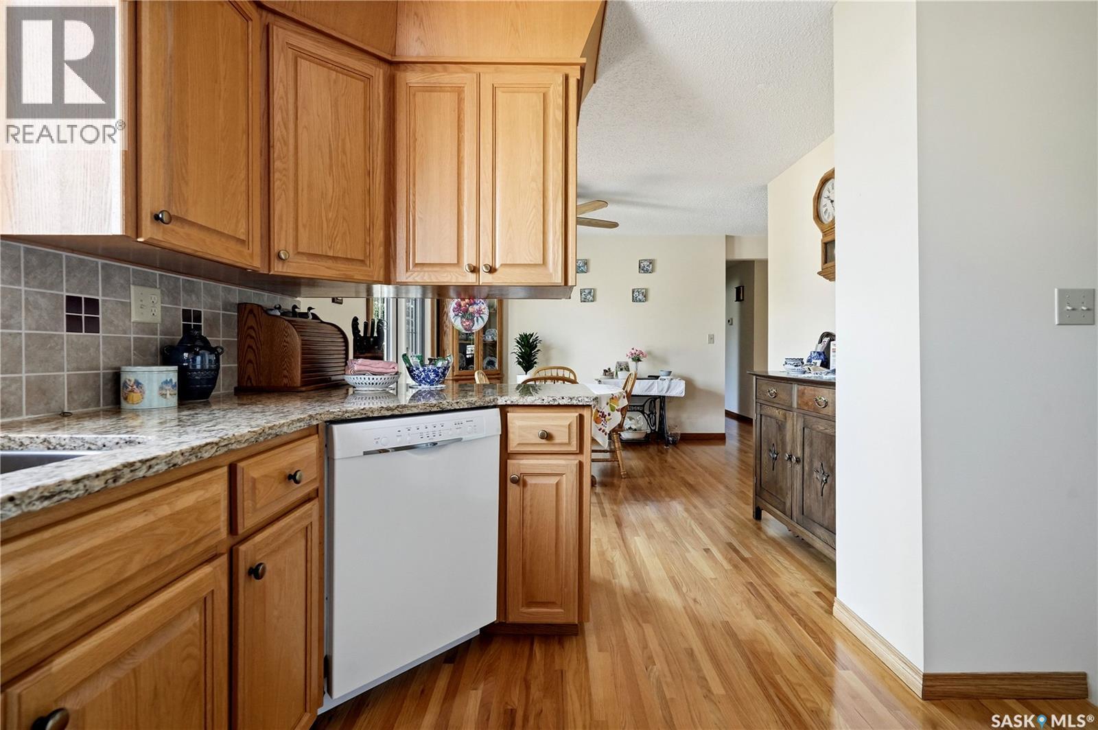 710 3rd AVENUE - 10
