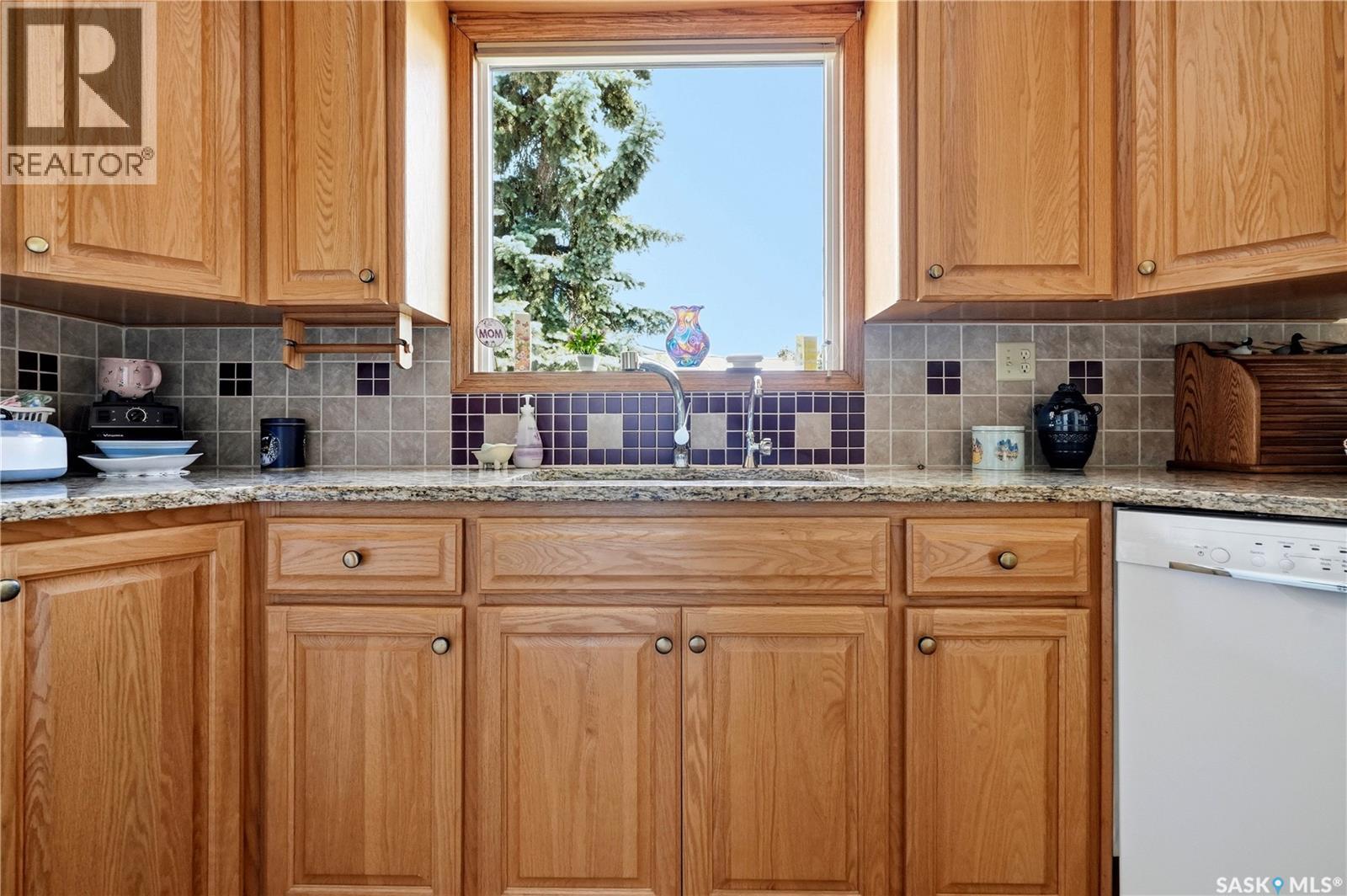 710 3rd AVENUE - 11