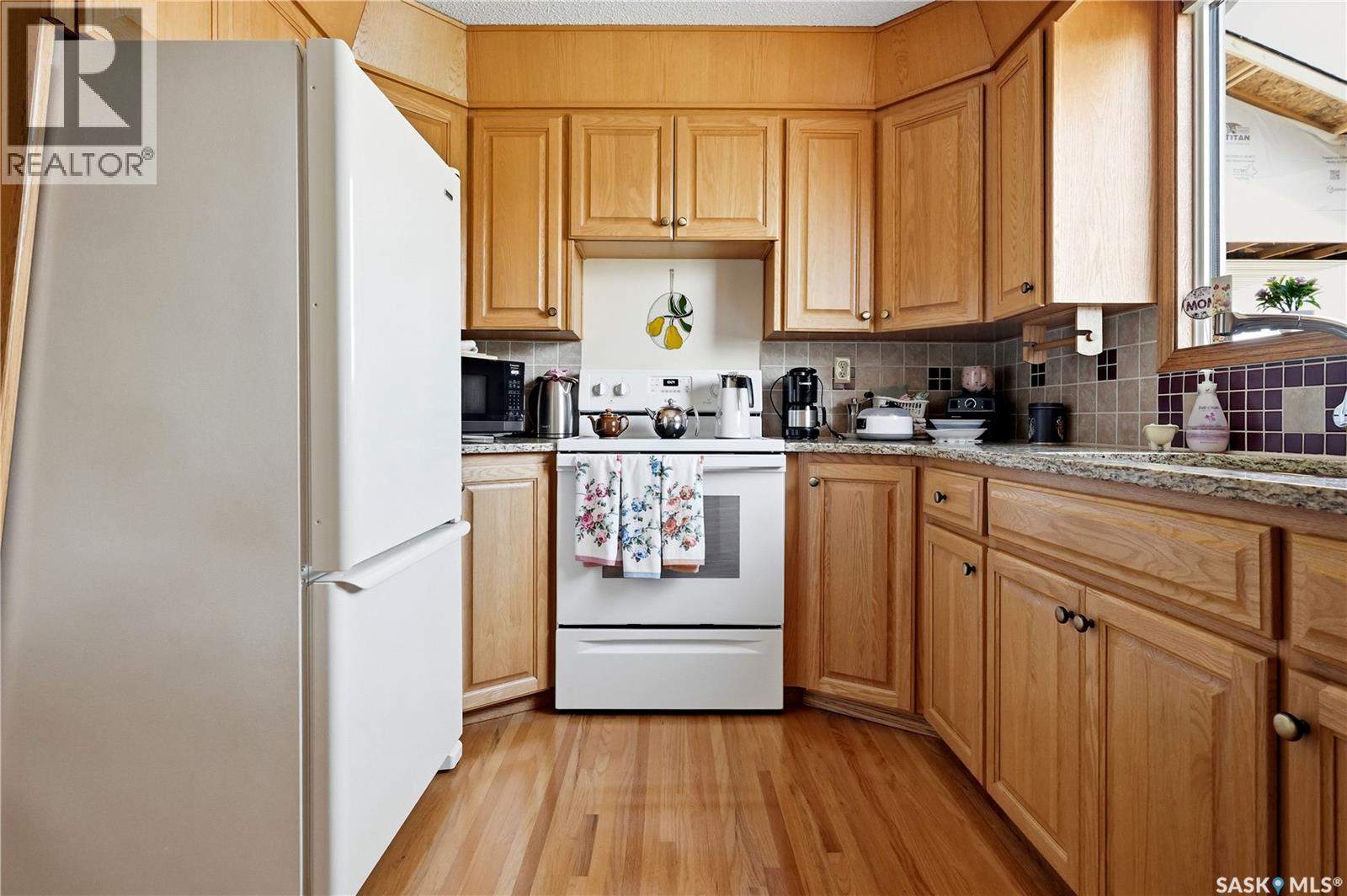 710 3rd AVENUE - 12
