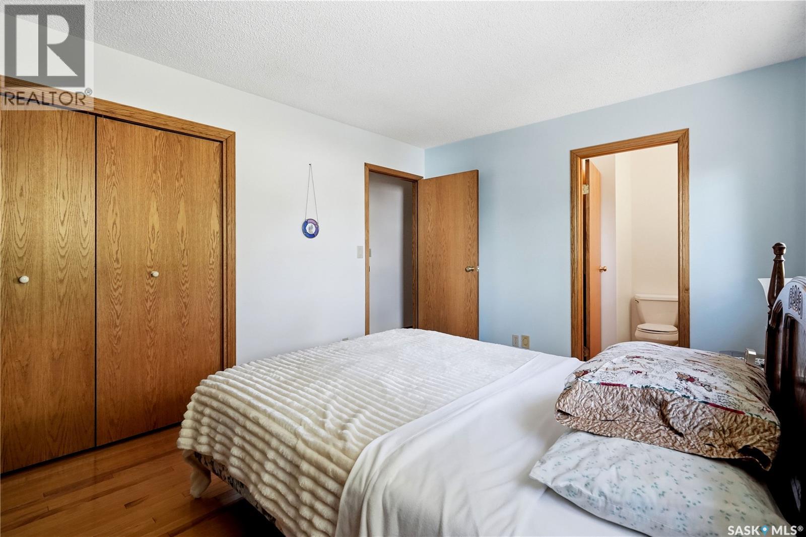 710 3rd AVENUE - 19