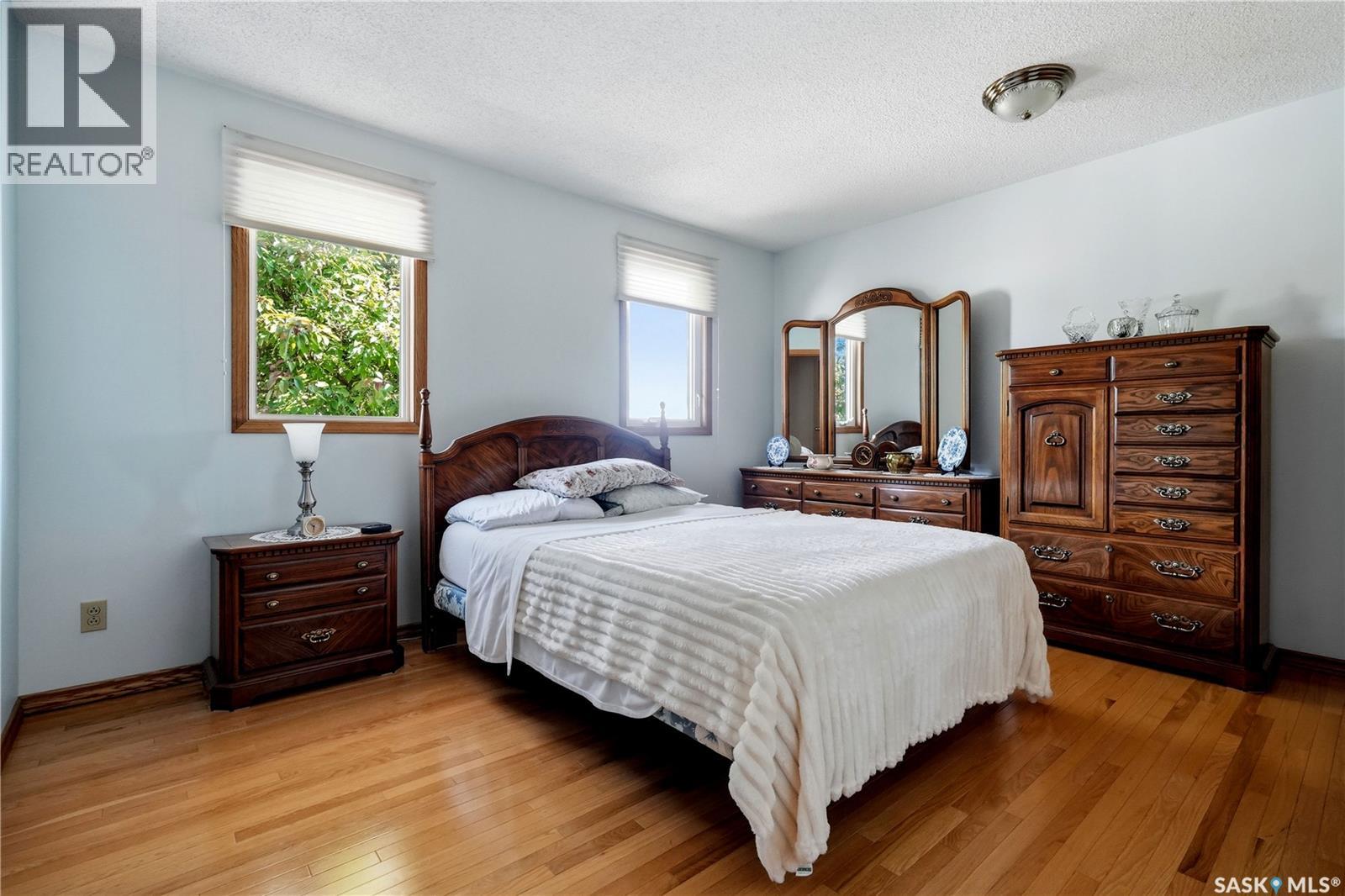 710 3rd AVENUE - 21